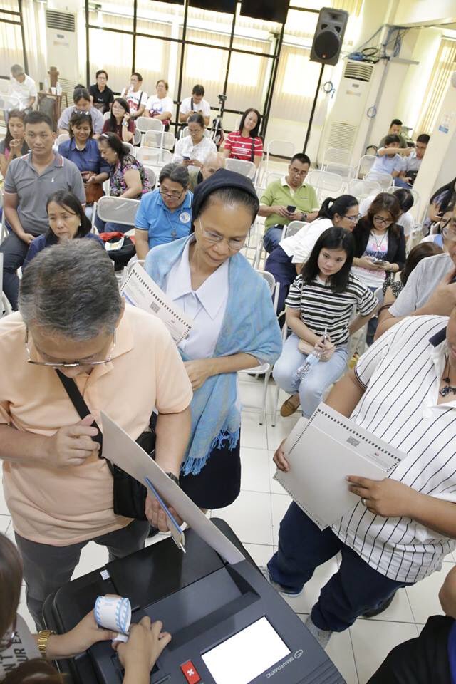 COMELEC's tweet photo. The COMELEC Education and Information Department, represented by Dir. and Spox James Jimenez, conducted a #VoterEd #VCMDemo for @PPCRV on 16 March 2019 in connection with #NLE2019.

Request for your own demo by sending an e-mail to aesdemonstration@gmail.com or calling 527 5574. https://t.co/pV1uAN3gfe