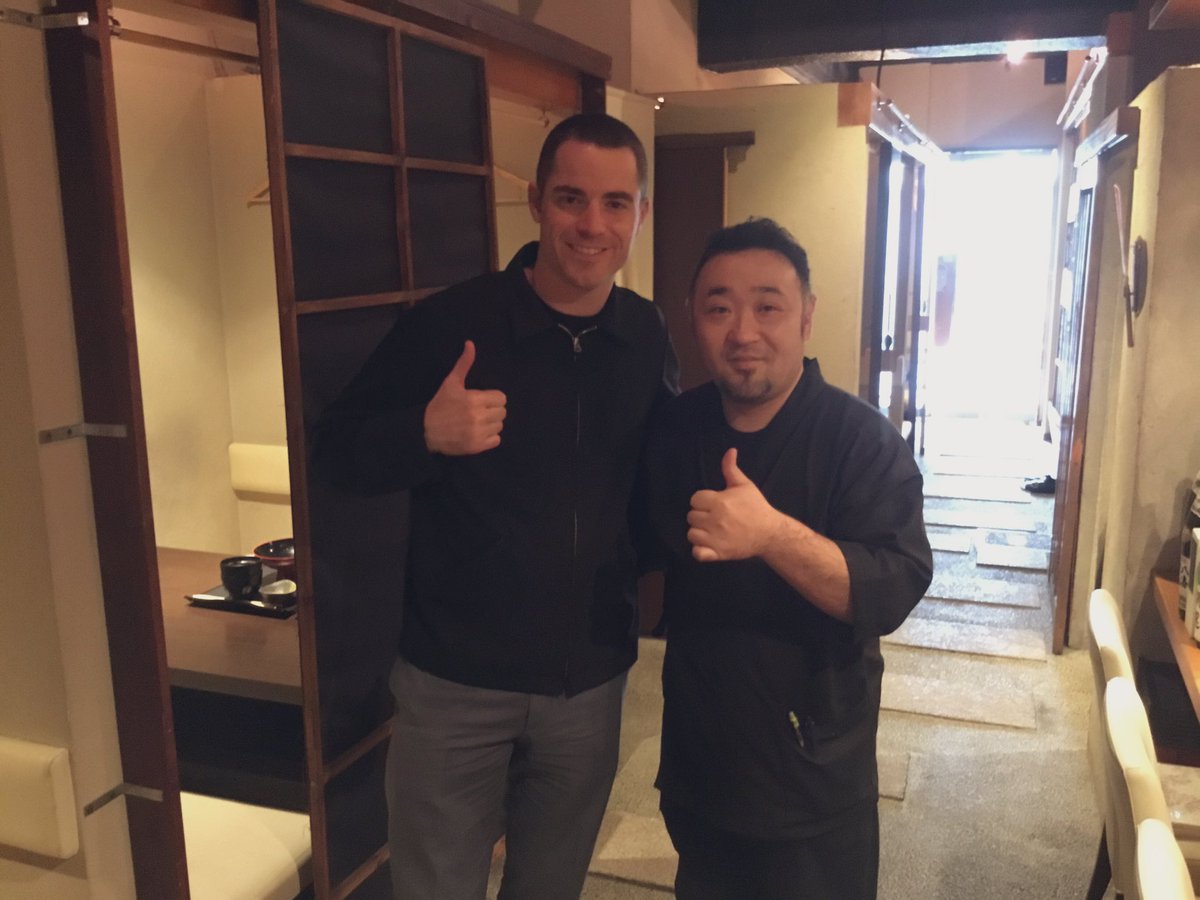 kirari_kanda's tweet image. お世話になってます。神田きらりです。
ビットコインの生みの親ロジャー・バーさん二度目の来店です。
イケメンですなぁ、背の差が…
#ビットコイン #仮想通貨 #電子マネー #キャッシュレス #個室 #懐石料理 #イベント #ランチ営業 #気軽に #宴会