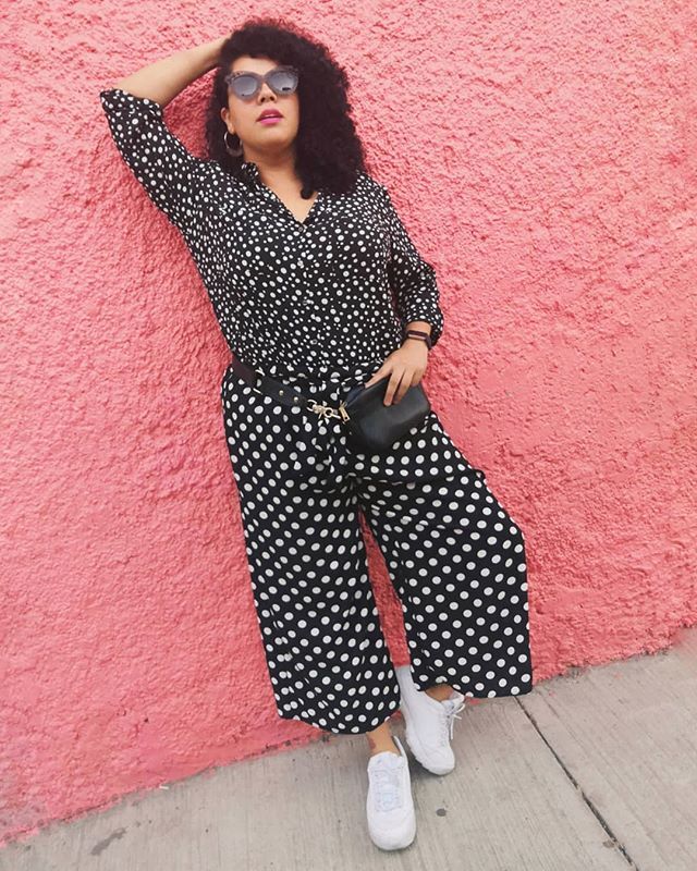 arhemolina's tweet photo. #psootd Vestir de negro no siempre es aburrido 😎 ¿Cómo ven este look con lunares de distintos tamaños? ¿Les gusta? ¿Lo usarían? 😊 Yo lo amé ❤️ [BLUSA: S💜Y by @liverpool_mexico] #yocurvilinea #modacurvy #modaplus #curvybloggersmx https://t.co/574IkloMD8 https://t.co/IQXcnZUaNg