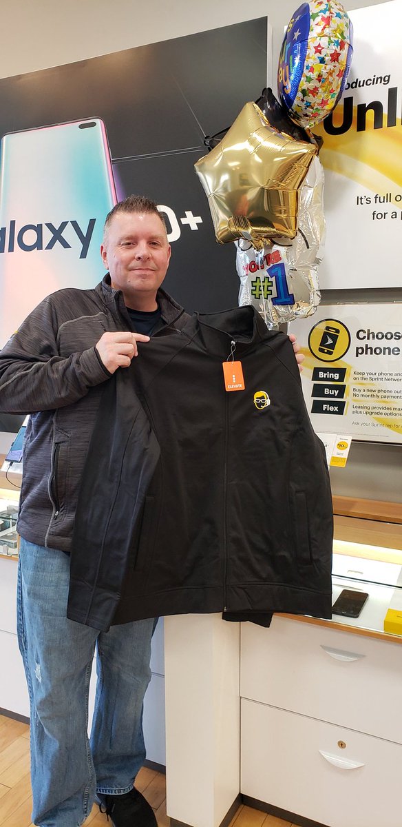 MollyMcManus4's tweet photo. Finally able to award TOP PERFORMER ! @Sprintinfo !! Thanks Scott for the continued success in all things Sprint Complete ! π πKeep it up !! @jimmills22 @wderrickwla @nlittlefield22 @DaronneG_SC @SprintComplete #jacketwinner https://t.co/PBq9U5Flh6