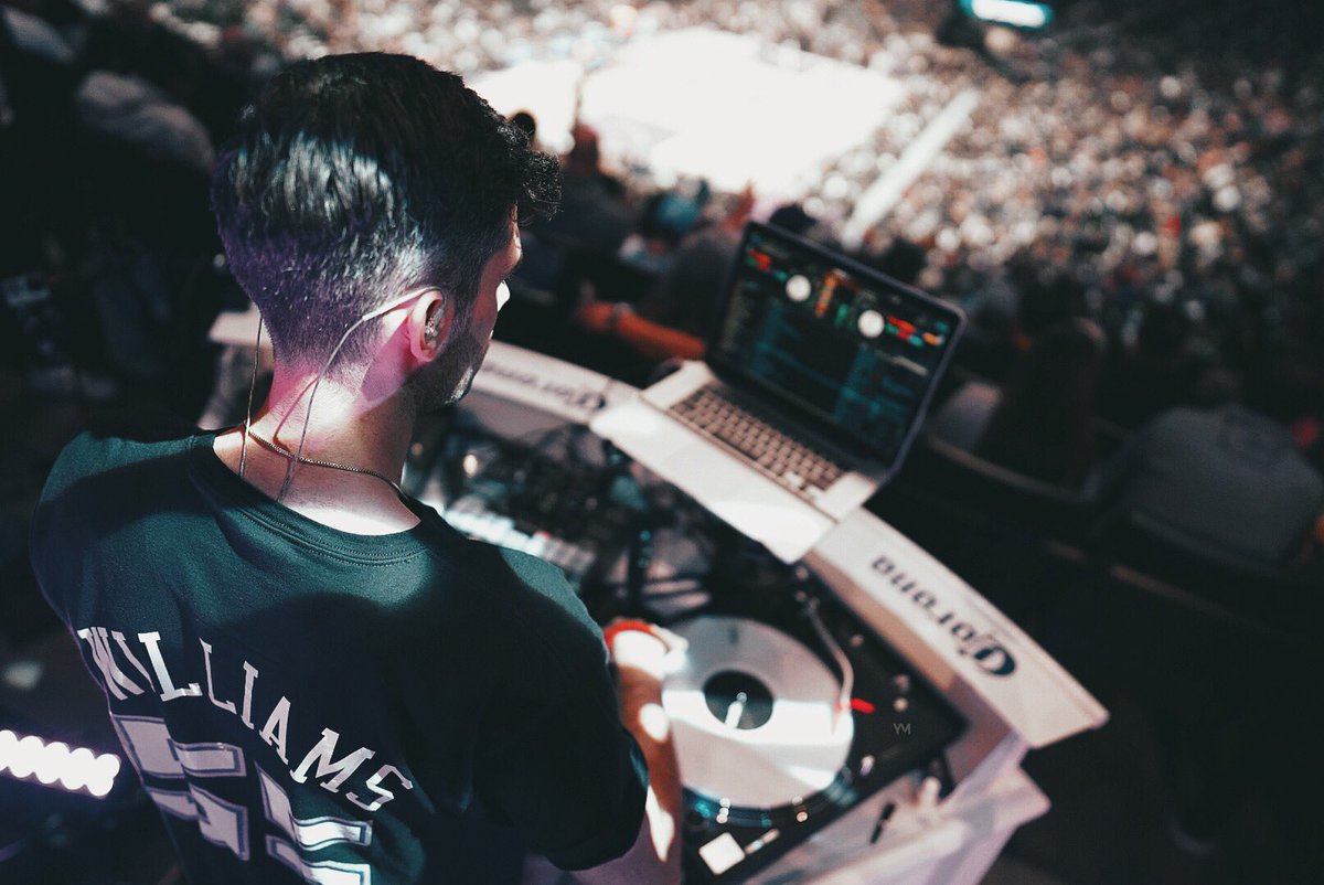 johnhamilton_v1's tweet photo. In the booth last night | 📸: @YazooMotif https://t.co/Bl0CZ0tzvq