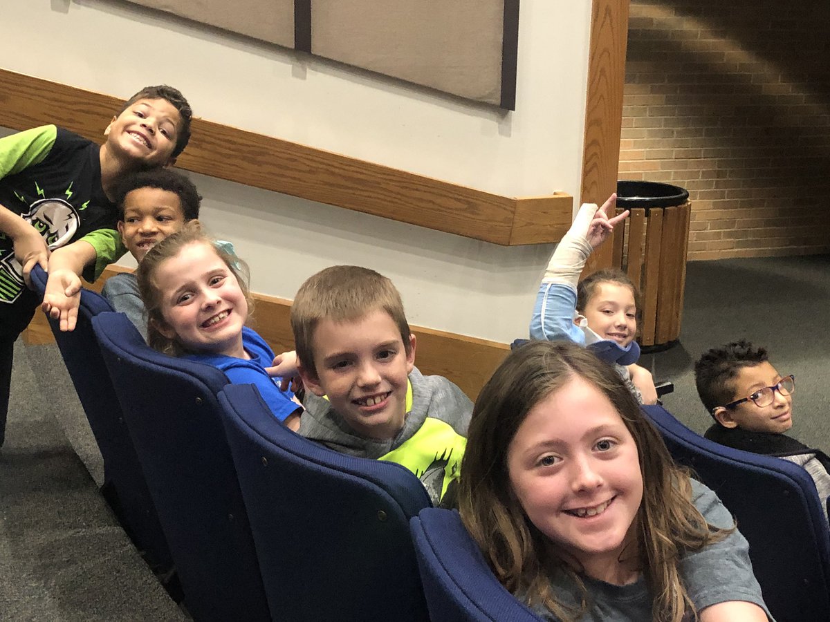hannahgarcia07's tweet photo. 3rd grade had a ✨STELLAR✨ time at the @UTAPlanetarium!! Thanks for having us. We may have some future Mavericks @utarlington! #oapbettertogether https://t.co/6gWeEJ94Sd