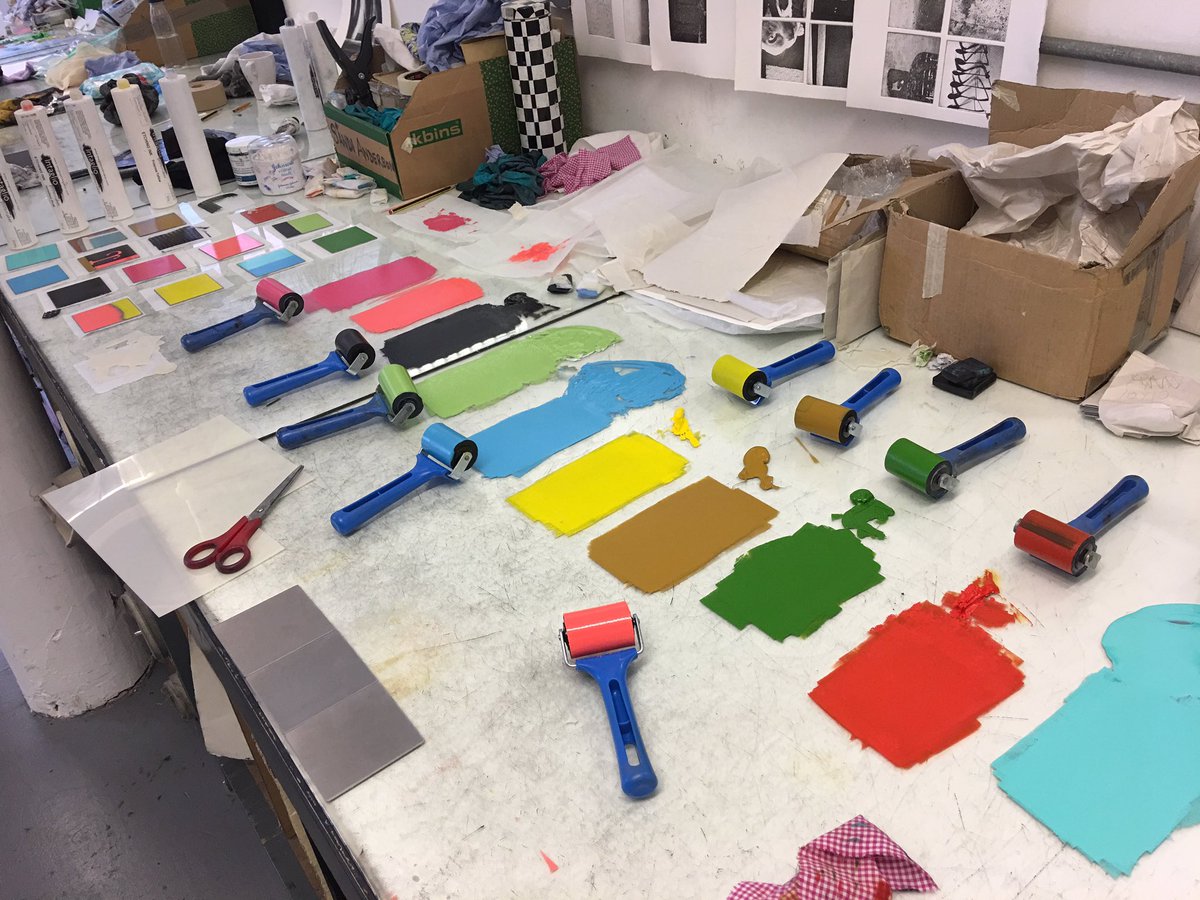 walkingportrait's tweet photo. SANDI ANDERSON:TAKING A PLATE FOR A WALK 5-28 April. Yesterday it was very busy at PLATEWALK CENTRAL. I printed 24 tiny monoprint plates altogether on one sheet. It took 7 hours to ink up #glasgowprintstudio #printmaking #artistofthemonth #april2019 #glasgow https://t.co/bfFgu31p1x