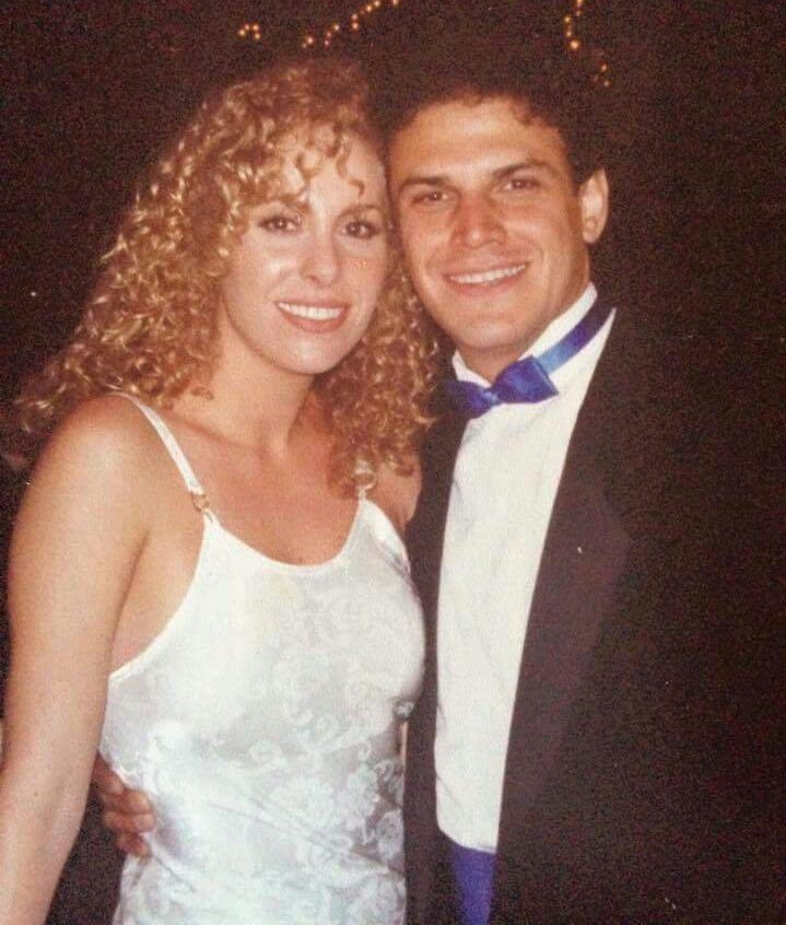 AzelaRobinsonFc's tweet photo. #RecordarEsvovlerAVivir FOTO nuestra hermosa @azelarobinson junto a #HectorCruz en el año de 1996 inicio de telenovela #CañaveralDePasiones todo un clásico.🎉 https://t.co/iuGebQE3OO
