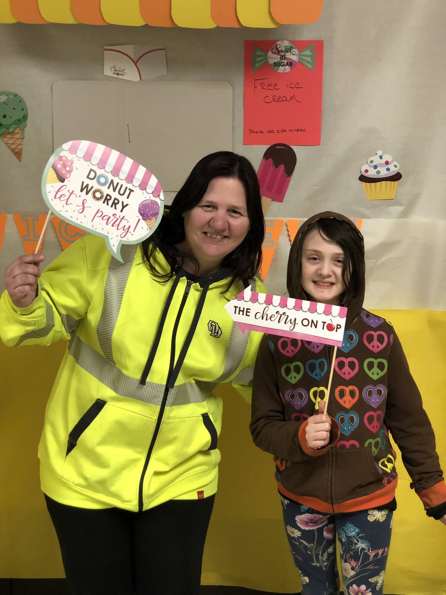 jjahn_mrs's tweet image. Enjoying the ice cream treats with our loved ones! #WESPTO #SweetsForMySweet