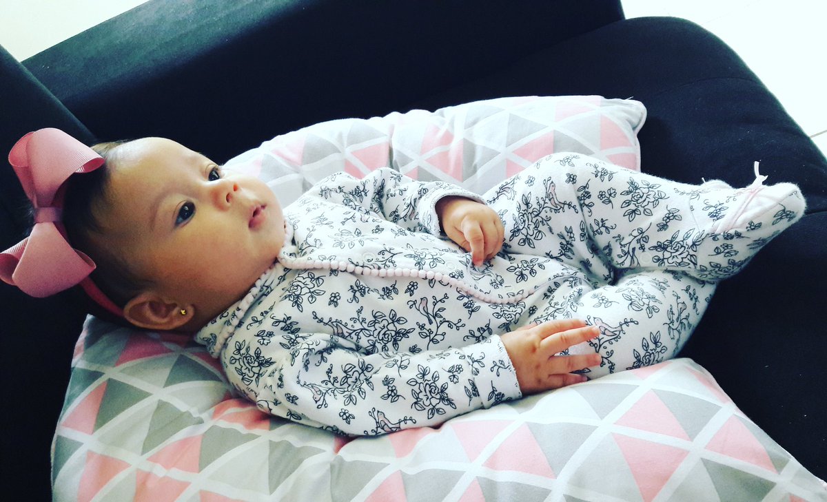 eu_muniz's tweet photo. Afrontosa é ela. 😍🌙
.
Uma coisa que eu soube fazer foi minha filha. Affff é muita beleza. 💕
.
#minidivakids #minidivababy #maternidadenareal #maedemenina👧 #minhabonecareal #mundorosa💗 #blogueirinhakids #blogueira #babygirl🎀 #babyestilosas https://t.co/PSSHvW0GMM