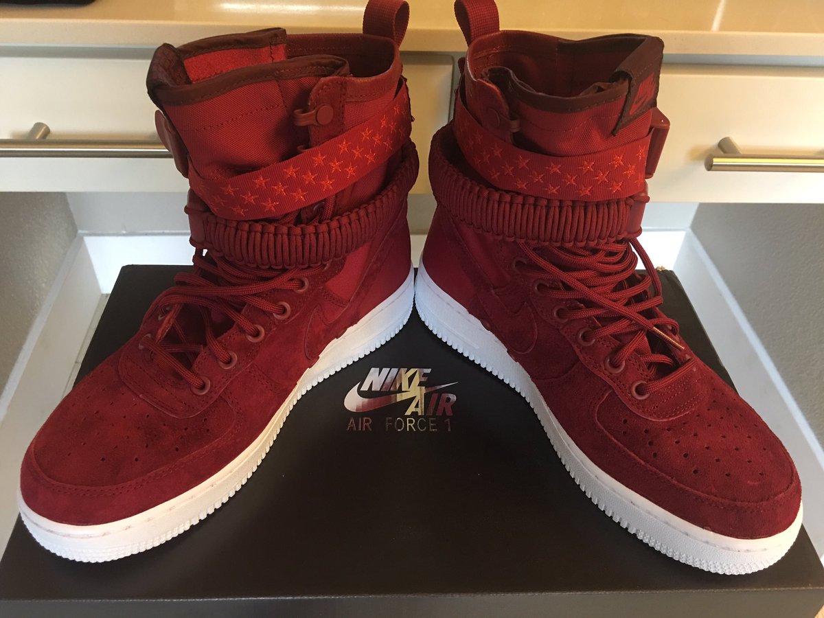 JenniferClegg's tweet photo. Anybody else getting ready for the #AdobeSummit2019 ? Me and my new Jordan’s are ready for flight. https://t.co/LNk0RptELp