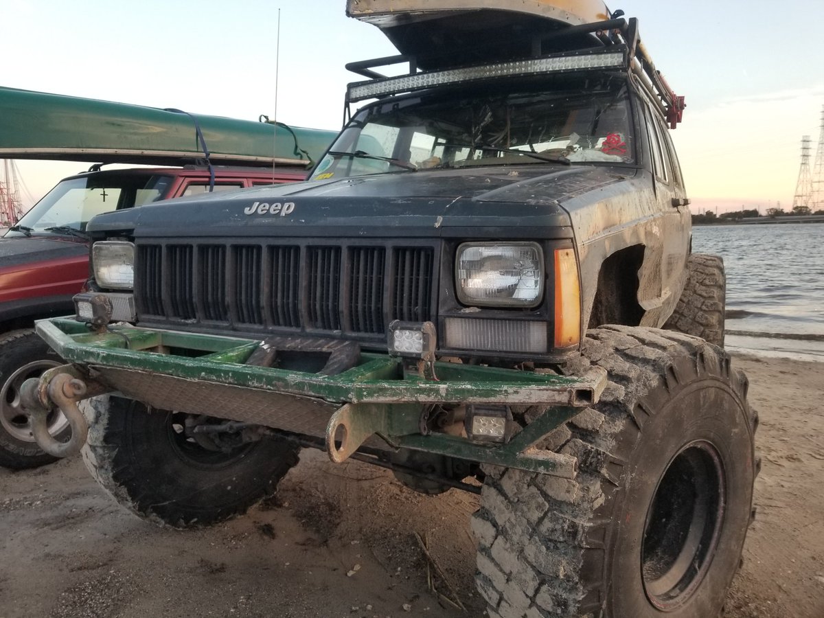 We hit 2000 followers! Thanks everyone! 🎉 #jeep #jeeplife #jeepmafia #jeepdaily #jeepfamily #jeepfreaksofflorida #jeepfamily