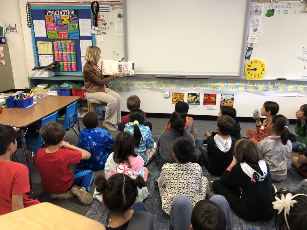 megansaw3's tweet photo. Thank you @lrprlinda for coming to read to my class. The students absolutely loved it! #readacrossamerica 📚 https://t.co/BzY4H5izOs