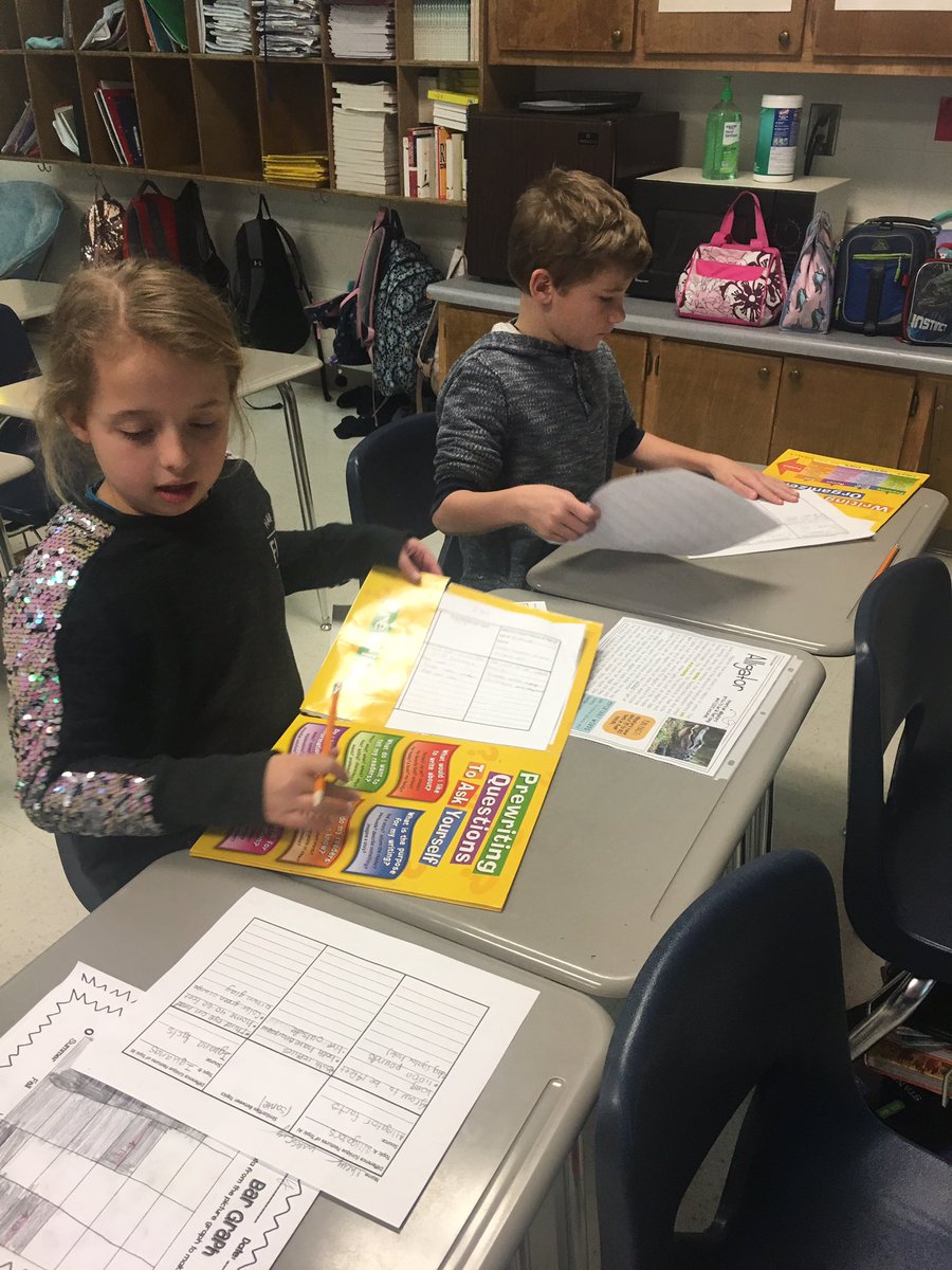 BCgiggles's tweet photo. Clark ELA classes are full of cool kids comparing and contrasting alligators/ iguanas!!!I’m so very proud of how they are  using their skills to inform their readers through their report writing!!!🦎🐊#pesdragonspln @bvalley5 @wakeprayteach @teripendley @PryorMiranda https://t.co/56M05tjYzw