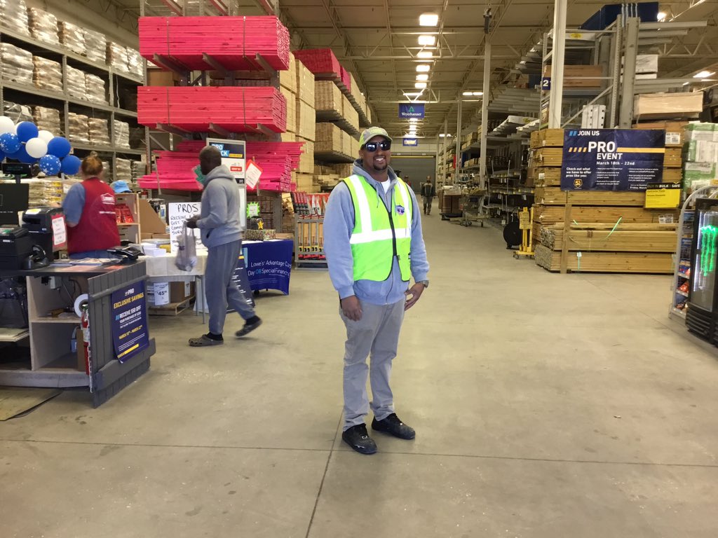 Lowes1142's tweet photo. Proud of Terrence because he takes pride in his job, and it shows!
Thank you! https://t.co/S9FSg9Pc5L