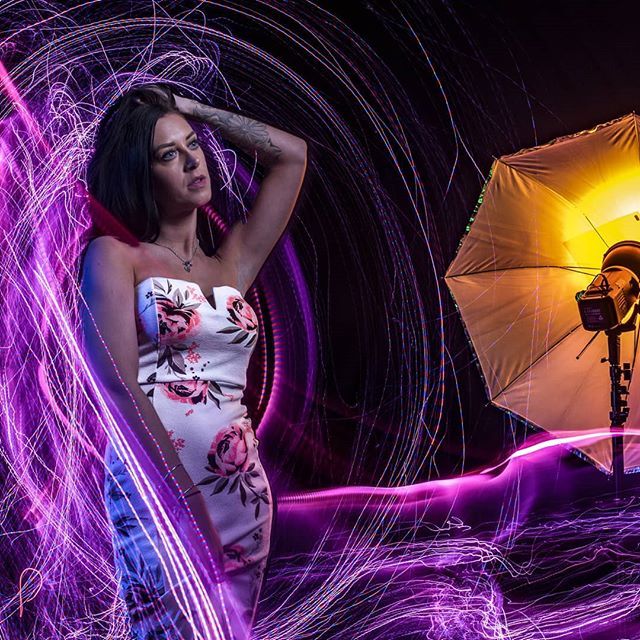 AmazePortrait's tweet image. More lightpainting goodness with #clickgroupshoots and @jodzrichards 
#lightpainting_international #lightpainter #lightpainting #garethnormanphotography #lightpaintingart #lightpaintingblog #portrait_mood #portrait_ig #portraitshoots #portraitphotographe… ift.tt/2Wc1ski