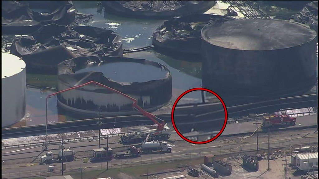 Closer look at dike wall collapse at ITC ABC13 Houston Scoopnest