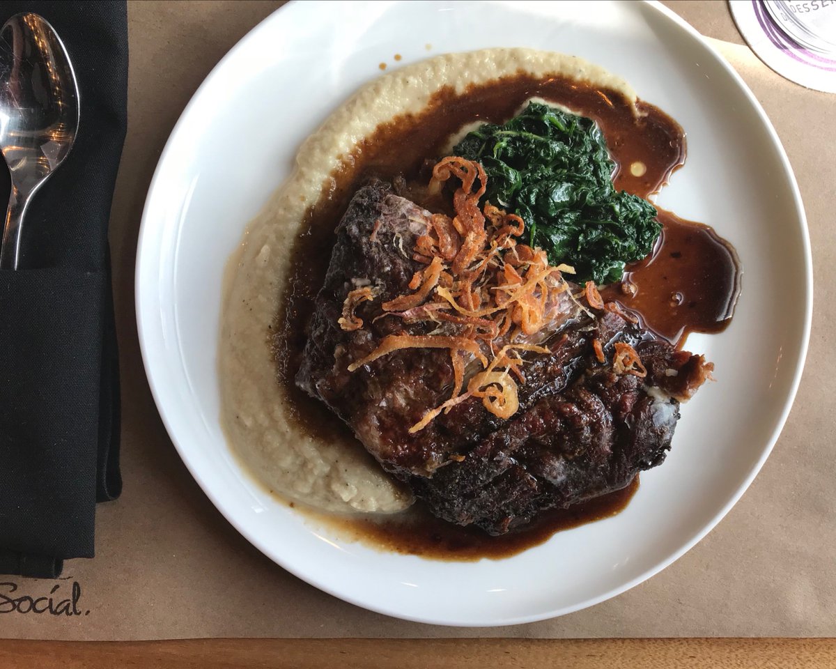 ☀️🌻How do you celebrate the first weekend of Spring? With Short Ribs of course 🍽!!! Look close enough and you can hear it sizzle ✨! 
.
.
.
.
.
#vanillamore #sweetsavorysocial #dinnermontclair #datenight #winetime #wineanddine #springissprung #shortribs #cauliflowerpuree