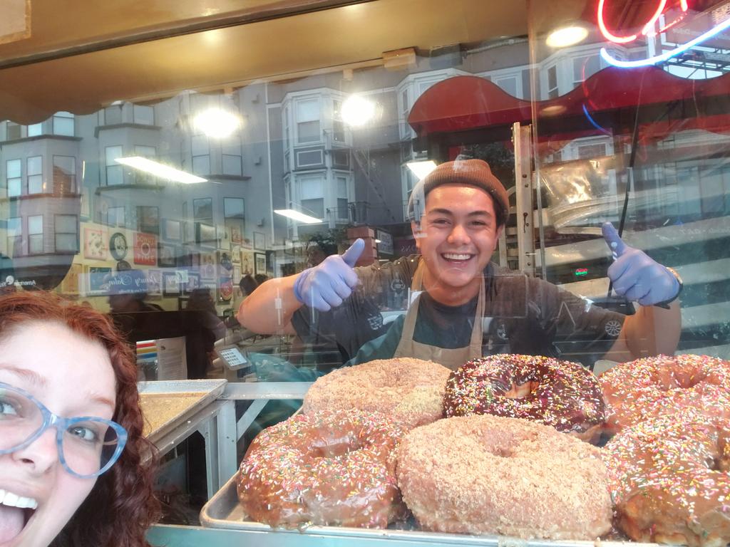 skitzOabby's tweet photo. Just watched an epic donut challenge go down! #BobsDonuts #DonutChallenge #SanFrancisco #TimeWellSpent https://t.co/4eEsNdvOZ3