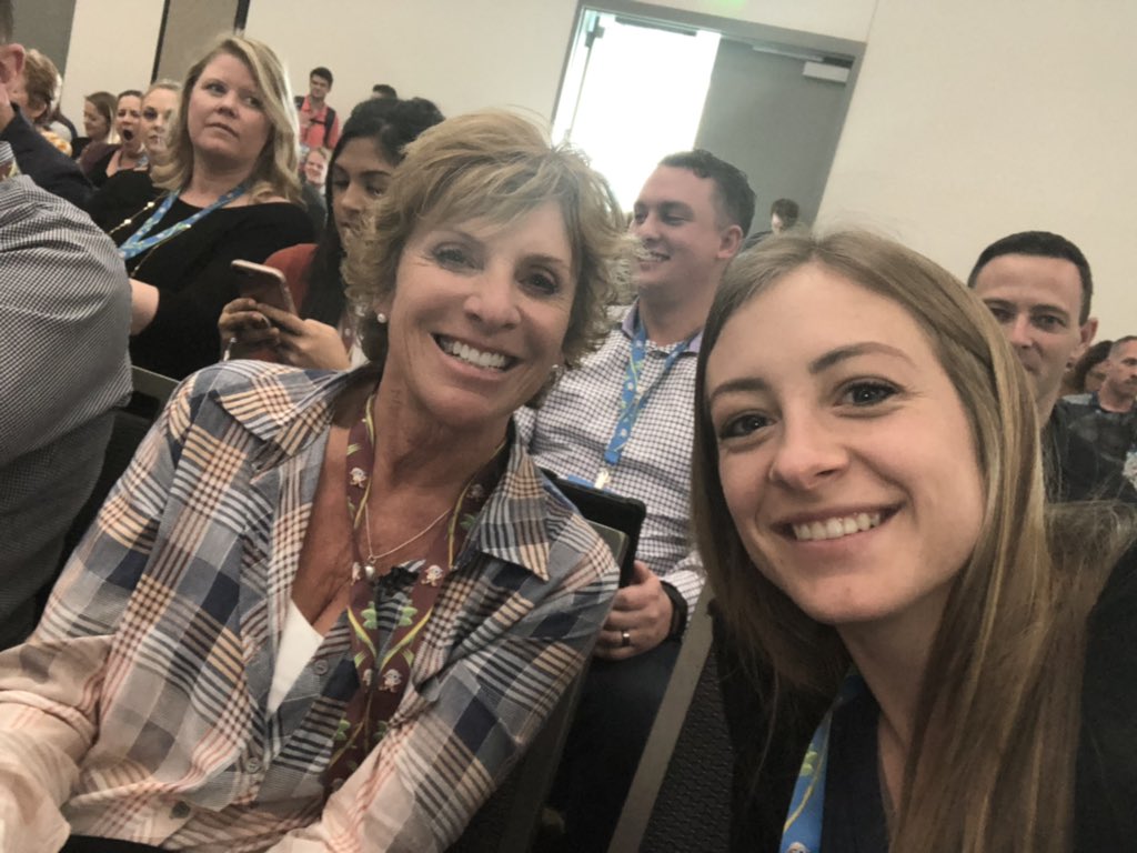 Selfie time! <a href="/IanCleary/">Ian Cleary</a> ☺️☺️ <a href="/janenns/">Jan Enns</a> #smmw19