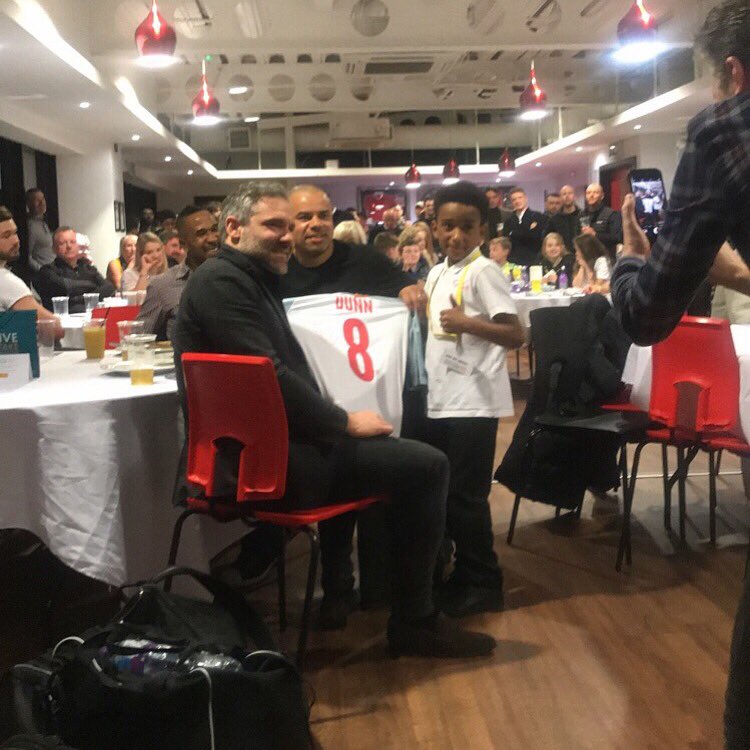 DebbieMeredit16's tweet photo. Another fantastic night..OBI’s Charity football Derby Match ❤️💙at FC United.. City win 💙and £90,000 raised in aid of Manchester Youth Zone.. thank you for the support 🙌🏼✨💛🐝 #manchesteryouthzone #manchester #charity #city #united #OBI #property @OBIProperty https://t.co/eJodDZKx6M