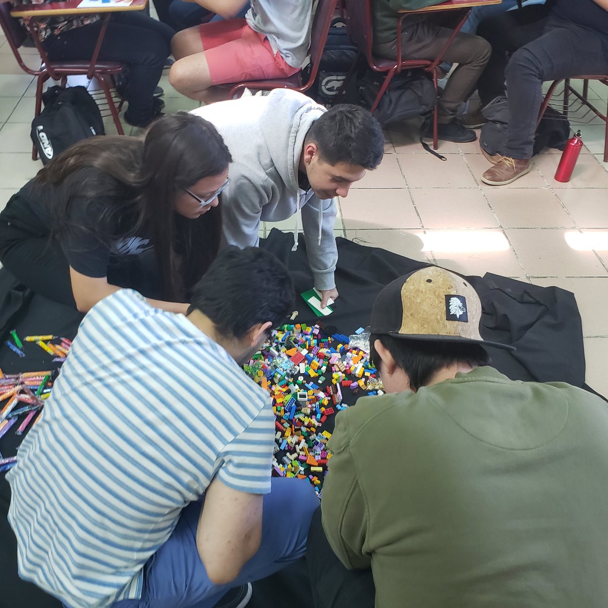 MakerspacePUCV's tweet photo. #Maker_Labs 🛸🎈¡Qué imaginamos, experimentamos y prototipamos esta semana!
@INGENIERIAPUCV
.
#Designthinkig #DíaMundialDelAgua
#innovación https://t.co/WBh7rMH60E