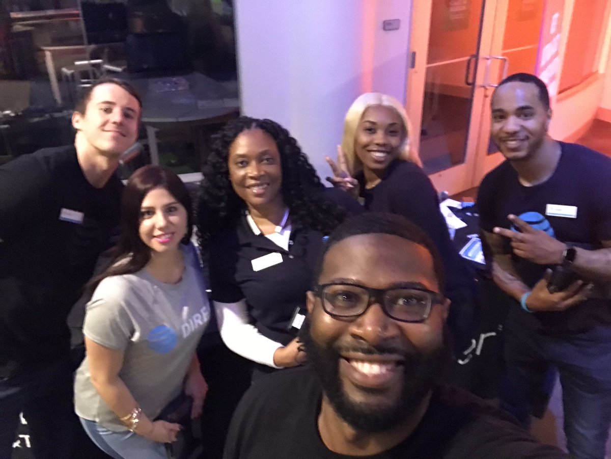 UrFavGreenleaf's tweet image. Great minds with cool ideas. Proud to be a part of the #HackathonCLT experience. Thank you @CESanchezNC for the partnership. #WeAreWhereYouAre #MidAtlanticTAKEOVER #RodgersThat #Fiber #FirstNet #WeAreOne