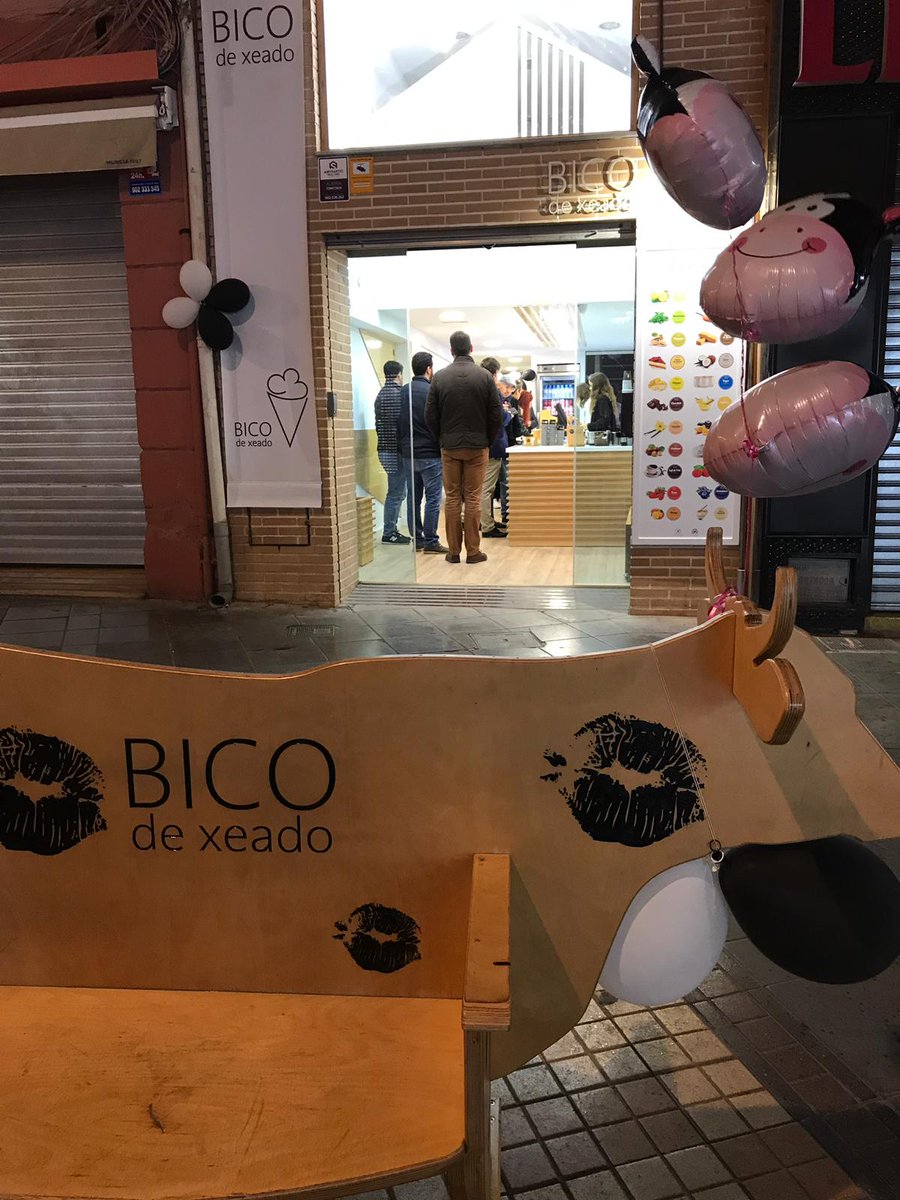 SilviaDiazGmez1's tweet photo. Bico de xeado en Cartagena.Helados 100%naturales y artesanales.  De sabores riquísimos y con la mejor leche de las vacas gallegas cuidadas con el máximo cariño. Mucha suerte Regina y Jose Maria Diaz en este nuevo proyecto. No dejéis nunca de soñar!!!Os quiero mucho pareja!!!!😘😘 https://t.co/ALeYqyucEl