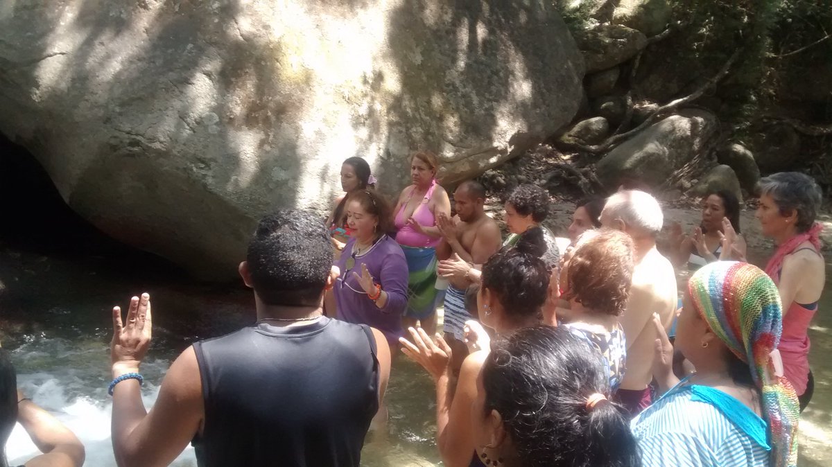 Un Canto al Agua... Una inolvidable experiencia. #SaludColectiva.<a href="/NicolasMaduro/">Nicolás Maduro</a> @psuvaristobulo <a href="/RMarcoTorres/">Rodolfo Marco Torres</a> <a href="/leoalvacabrera/">Prof. Leonardo Alvarado</a> <a href="/CRIFPMA/">CRIFPMA</a> @josevsierra <a href="/Melisda_DaSilva/">Melisda Da Silva</a>