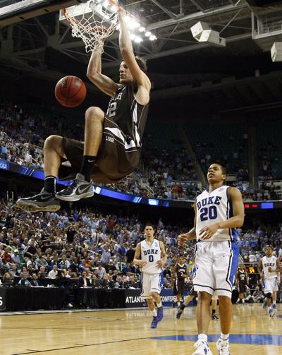 MikeHousholder's tweet photo. If only #NDSU had @HopeWDM member &amp; Lehigh legend @GabeRoy42 on their roster, #Duke would be done (again) for sure! https://t.co/FHA65PZFJf