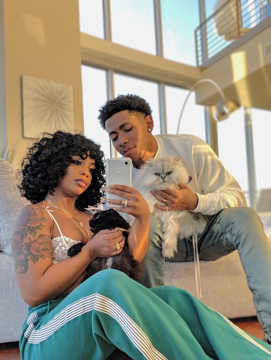 dearra's tweet photo. Family portraits with our kids 👫🐱❤️ https://t.co/39K9oLSrF2