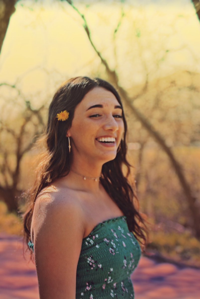 madiiiwhiteee's tweet photo. here’s to another year of laughing {18} https://t.co/sEVyqbiuVW