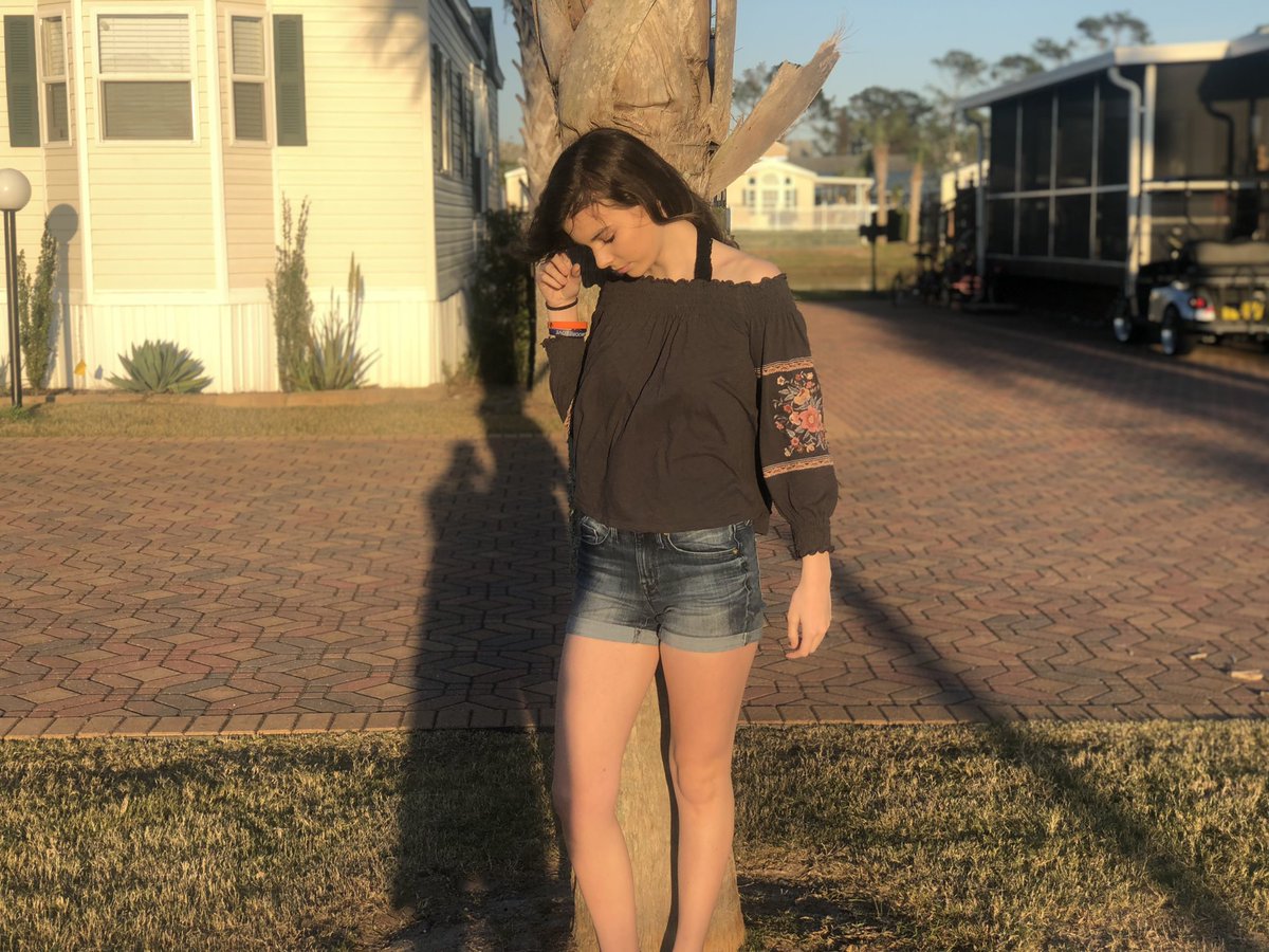 HallmanHarmonie's tweet photo. Sunshine state ☀️ https://t.co/vGQViMgva5