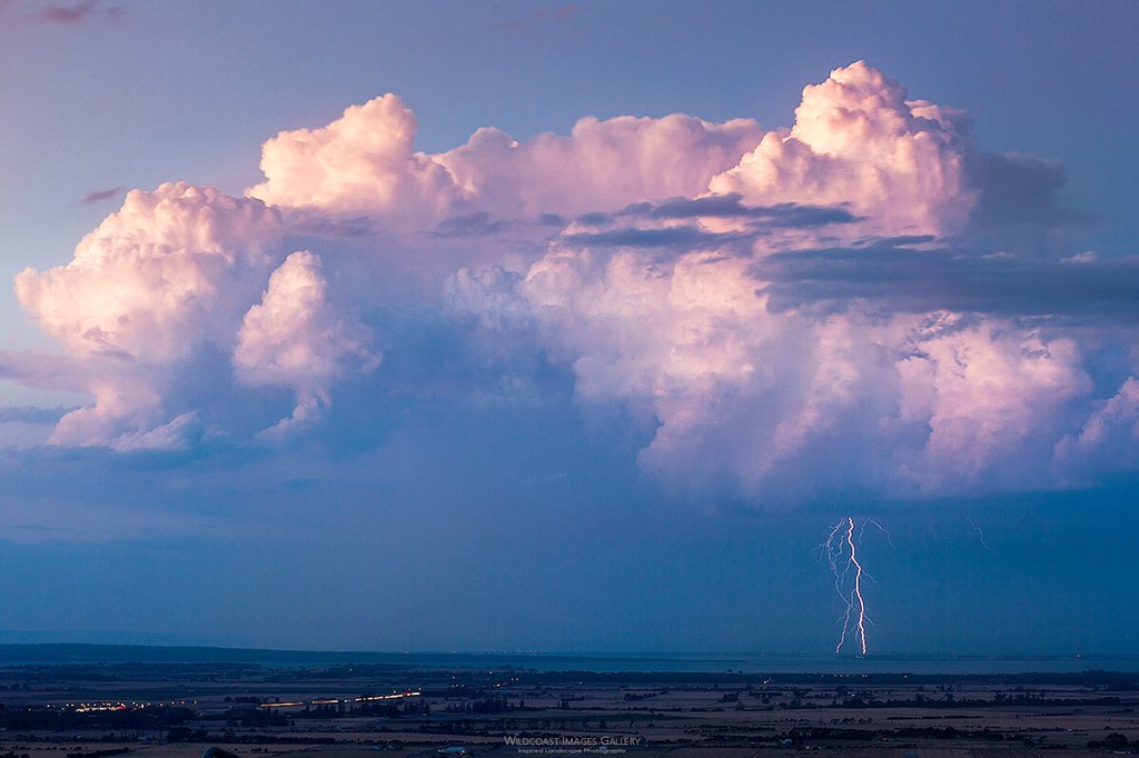 wildcoastimages's tweet photo. A nice CG from the #pakenham #kooweerup pulse storm last night.
*contact for use
Wildcoast Images Gallery open 10-4pm this w/e.
#wildcoastimagesgallery #artgallery #fineart #gippsland #gippywx #vicstorms #melbourneweather #lightning #storm #stormchasing #bomvic @BOM_au https://t.co/4uvTABh1VC