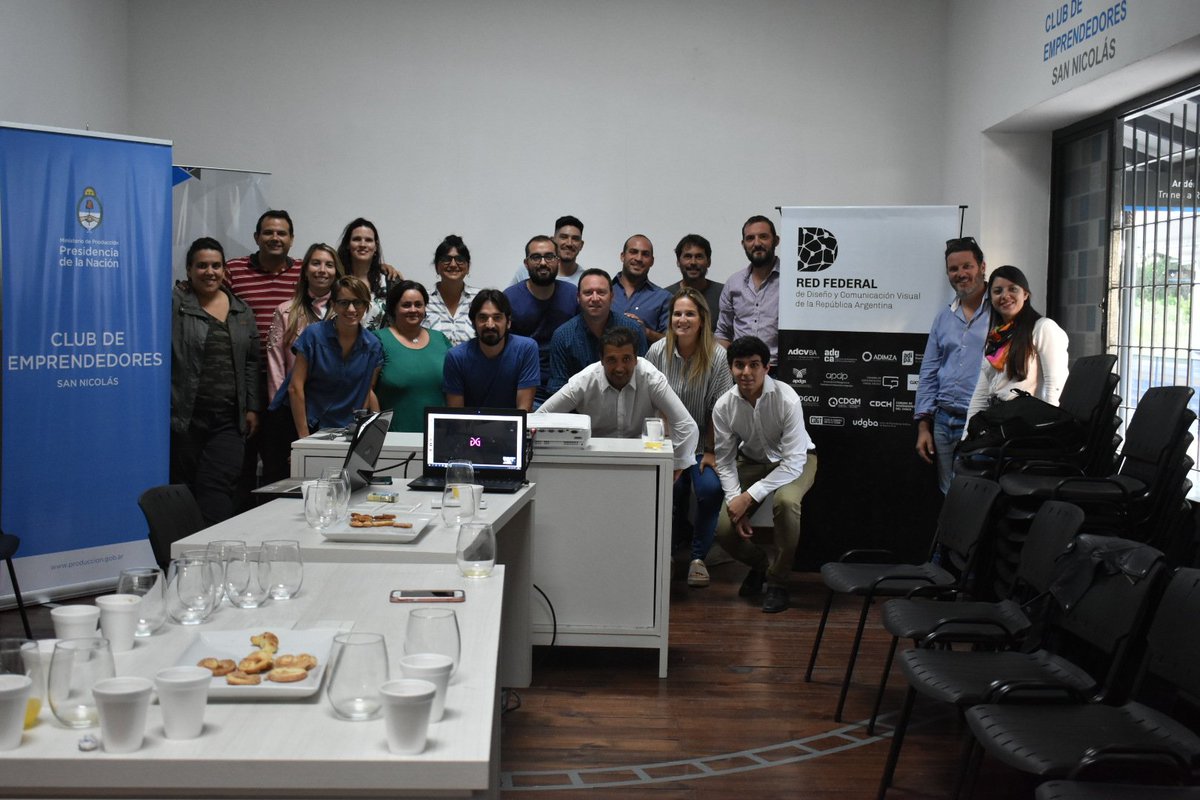 adcvnoreste's tweet photo. Espectacular primer día del Encuentro de la Red Federal de Diseño. 
¡gracias al @CEmprendedorSN por la predisposición y hacer posible nuestro primer día!
Mañana cerramos en la @casadelacuerdo. 👊
Luego informaremos todo en detalle. https://t.co/SXdNyawiWx