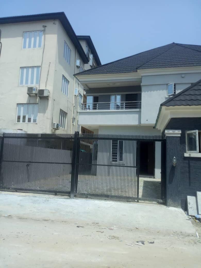 Revampinterior3's tweet photo. Distressed sale N42million detached duplex for sale @ Osapa, lekki.

Beds 5 | Baths 5½
Bq: 1 room
Enq: 08121920909

Retweet please

#DoubleWahalaReloaded #BBNaijaReunion Alex Tobi Ceec Khloe Miracle Bambam #BBNaijareunionshow #FridayFeeling https://t.co/ES2vZhYlYC