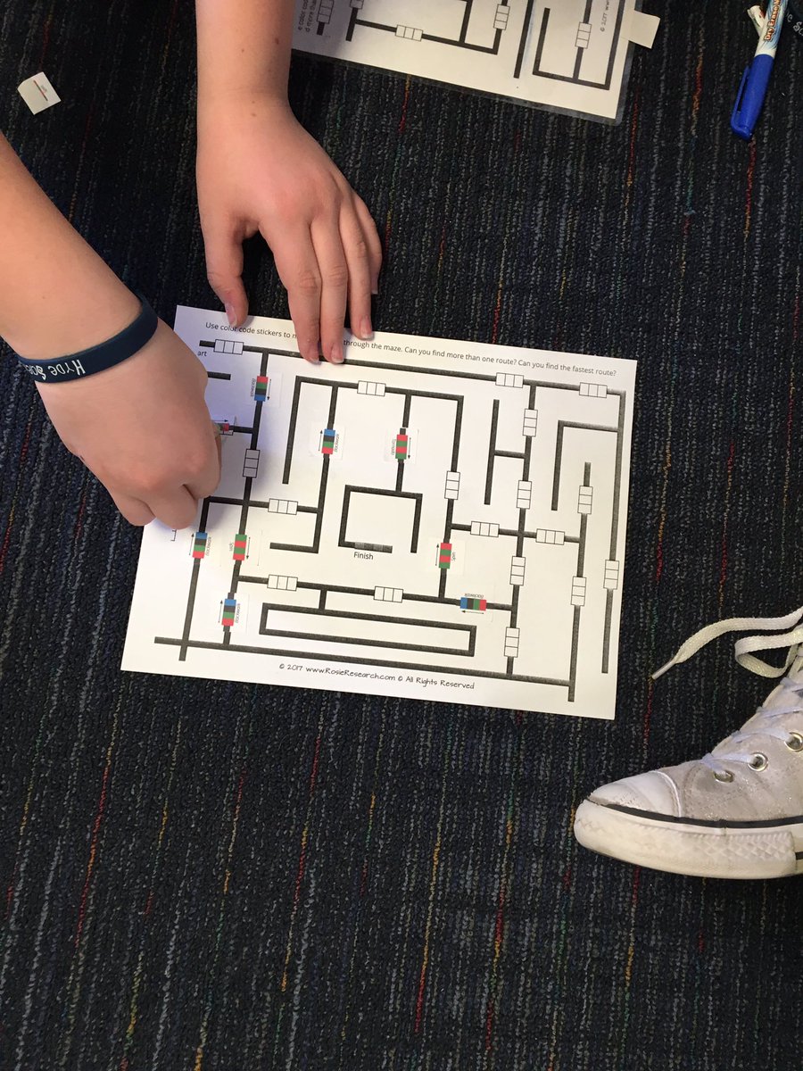 CherylBirch8's tweet photo. #ccisdlearns #HydeElementary #ozobot Science Fair After Party for Hyde students who participated in our science fair. Way to go scientists! https://t.co/VY1AxAvvJW