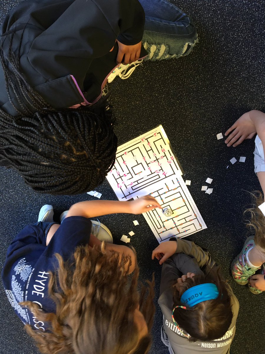 CherylBirch8's tweet photo. #ccisdlearns #HydeElementary #ozobot Science Fair After Party for Hyde students who participated in our science fair. Way to go scientists! https://t.co/VY1AxAvvJW
