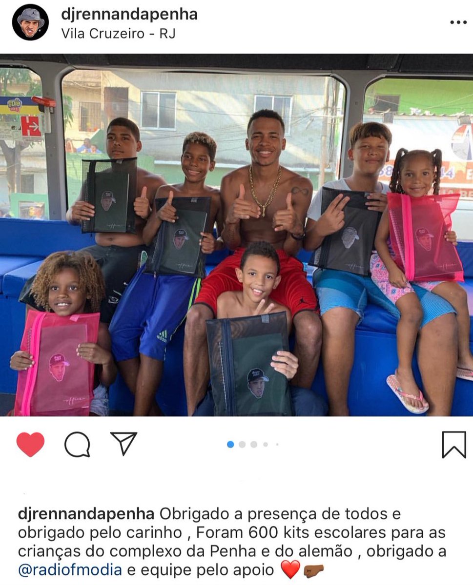 Efipedotrembala's tweet photo. O mundo do funk está com você irmão! Todo mundo sabe que você é trabalhador e que você é um cara de bem.
Vou deixar essas duas fotos aqui do DJ Rennan da Penha fazendo o que o governo não faz. https://t.co/Cam37ZSWTd