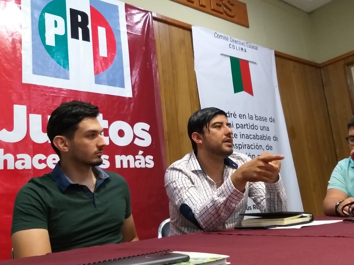 JTcolima's tweet photo. Reunión de trabajo con los Coordinadores de la Juventud Territorial Estatal Colima, en beneficio para la Sociedad Colimense pero en especial a los jóvenes #JovenesTransformsdofes #TransformandoAMéxico #JuventudEnMovimiento https://t.co/GvUVJhJl55