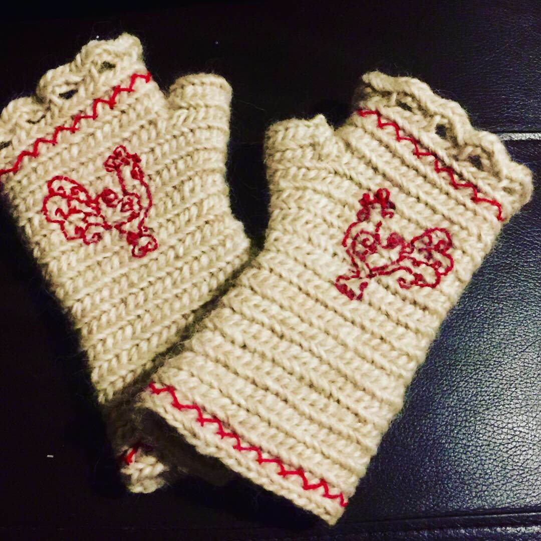 michelle_barja's tweet photo. I’ve been ill and in pain with pleurisy all week, but today I made these nålbinding handwarmers.  This was my first attempt at embroidery.  It was described as a ”simple red work design” and a herringbone border to highlight the wavy edges.  Korgen stitch in alafosslopi wool. https://t.co/l4NYx6pXPx