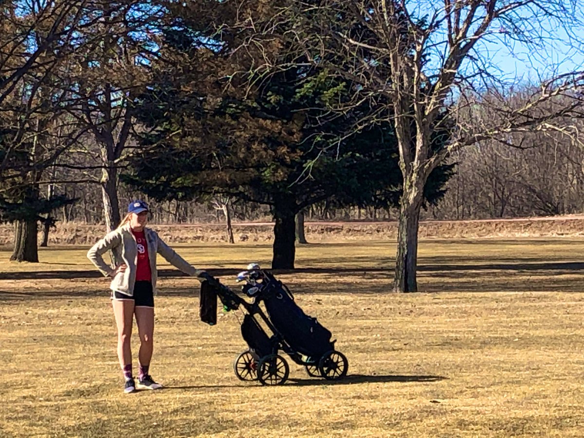 MvaocouG's tweet photo. First Day of Playing Holes!! ❤️⛳️❤️⛳️ #RollingRams https://t.co/4Y7tMru4em