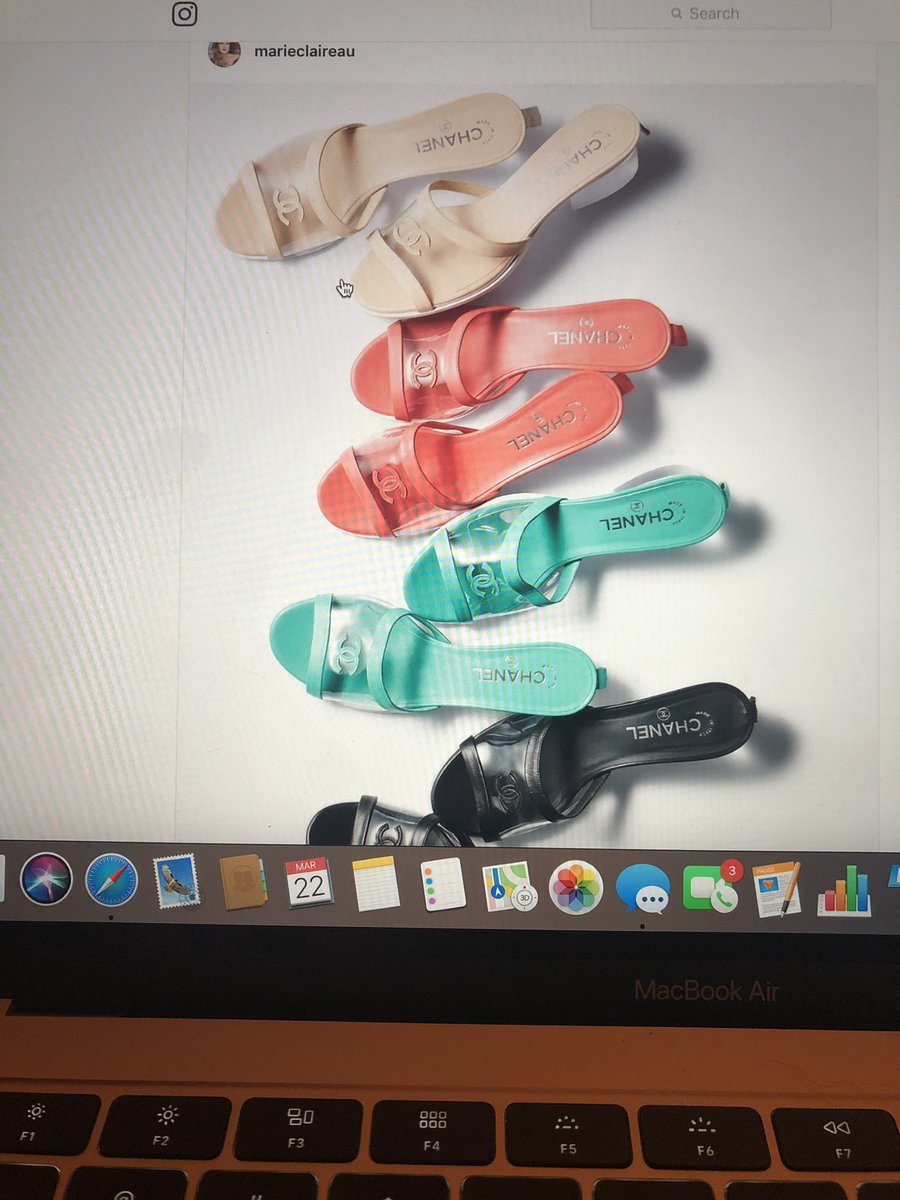 Lylasmom10's tweet image. #like #love #poolslides #chanel