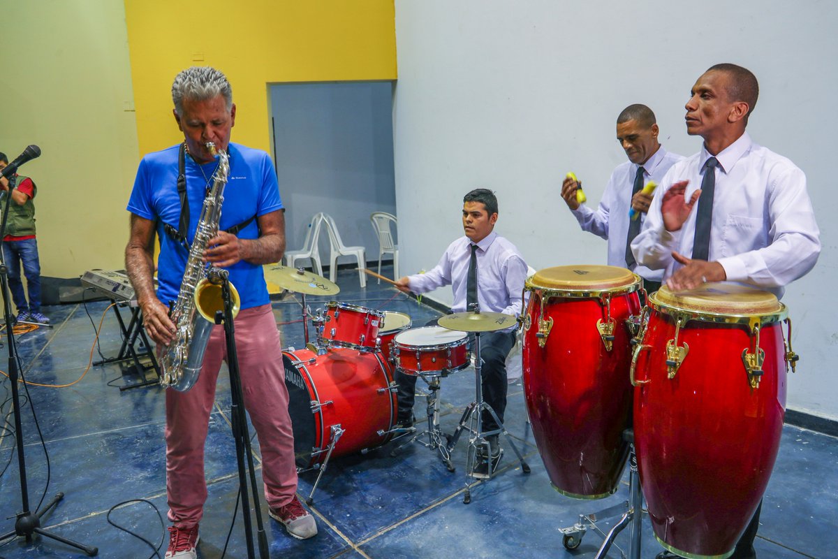 INPEgob's tweet photo. #INPE  Continuamos con ciclo de recitales en penales con el reconocido Músico @JP_Magnet  🎷en el penal Callao con internos del programa “Orquestando”
#CarcelesDignas 💪
📰 | 👉 https://t.co/AFf8RU6HMw https://t.co/J7lI3CkCPy