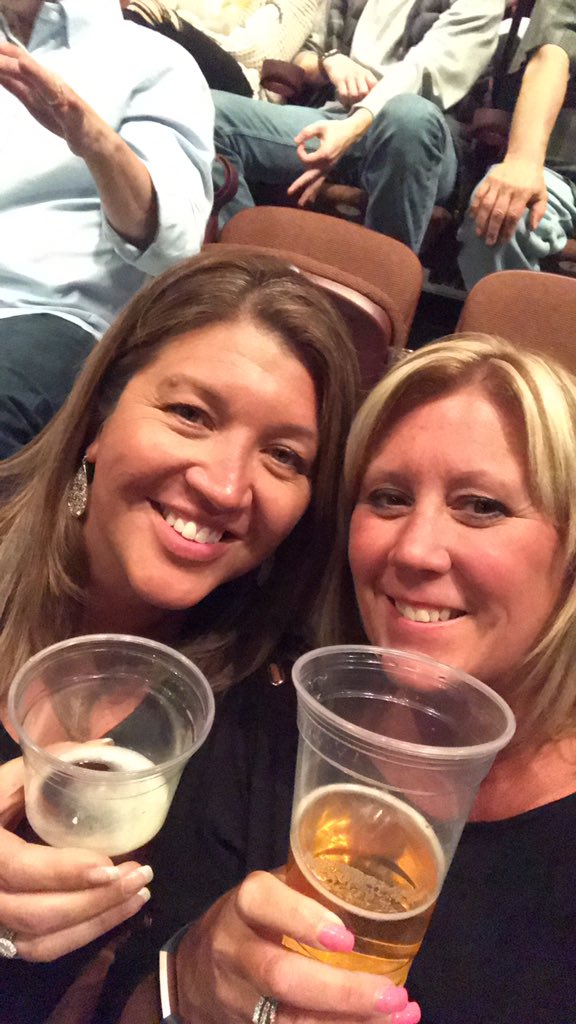 labbe_michelle's tweet photo. #BSHARTFORD #2019concert #stopdrinkingvodkastartsinging #letusdrinkforyou https://t.co/BB655V7ewY