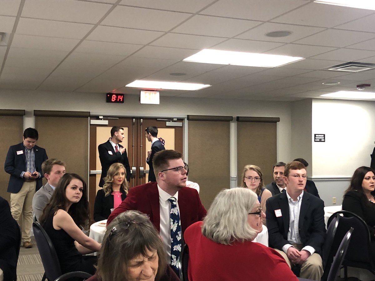MarkObenshain's tweet photo. Awesome time with @JMUCRs tonight! These students are bravely and boldly standing strong for freedom every day. https://t.co/KixPDbwRc2