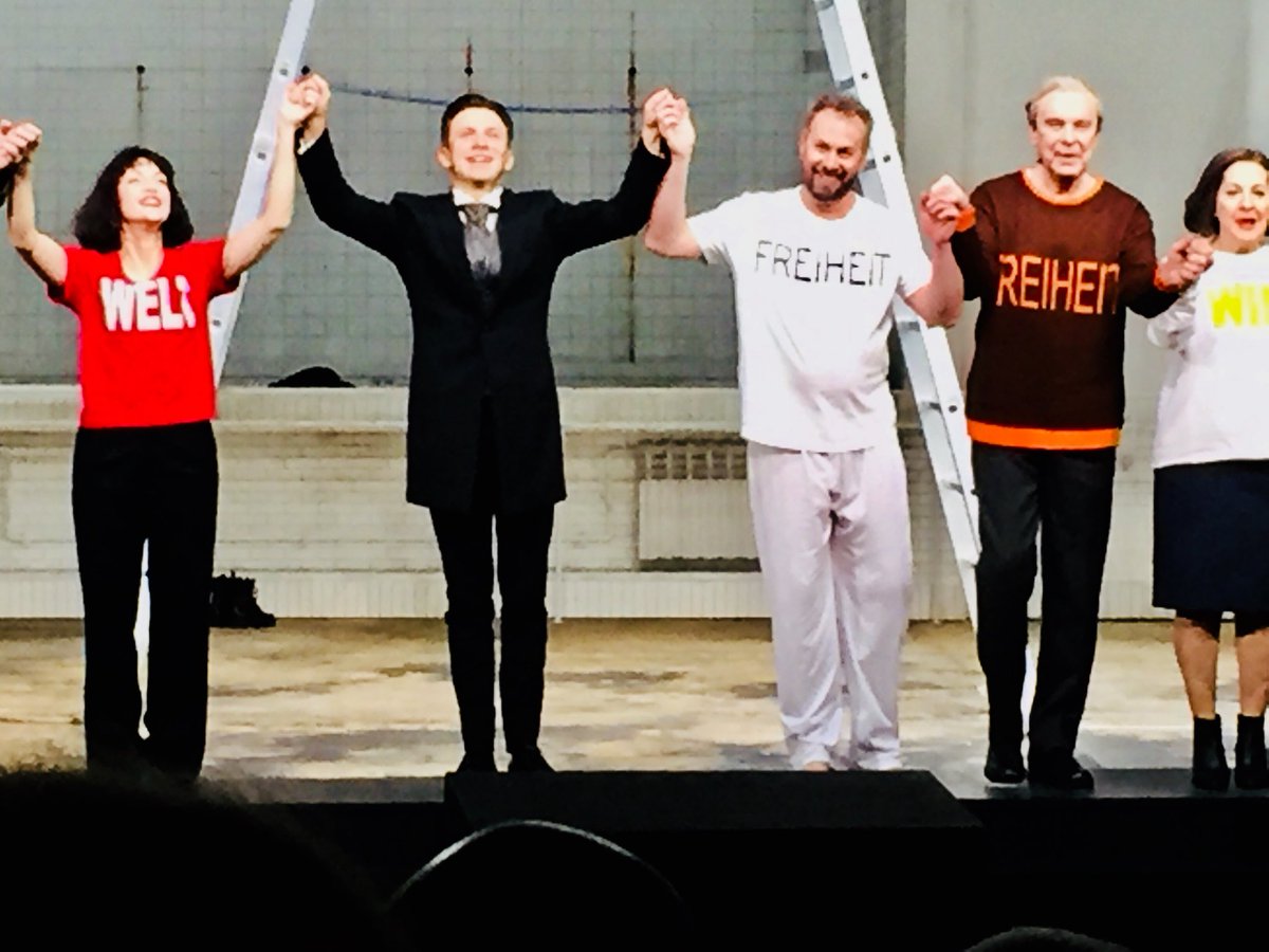 ManuelBrug's tweet photo. #Henze #DerPrinzvonHomburg is still a wonderful deep and important opera. As seen in strong production @oper_stuttgart. #StephanKimmig tells about #Prussian militarism, #German #Wirschaftswunder and 1968 with slogans of today. Great ensemble around #RobinAdams. #CorneliusMeister! https://t.co/gmhX3Z18uS
