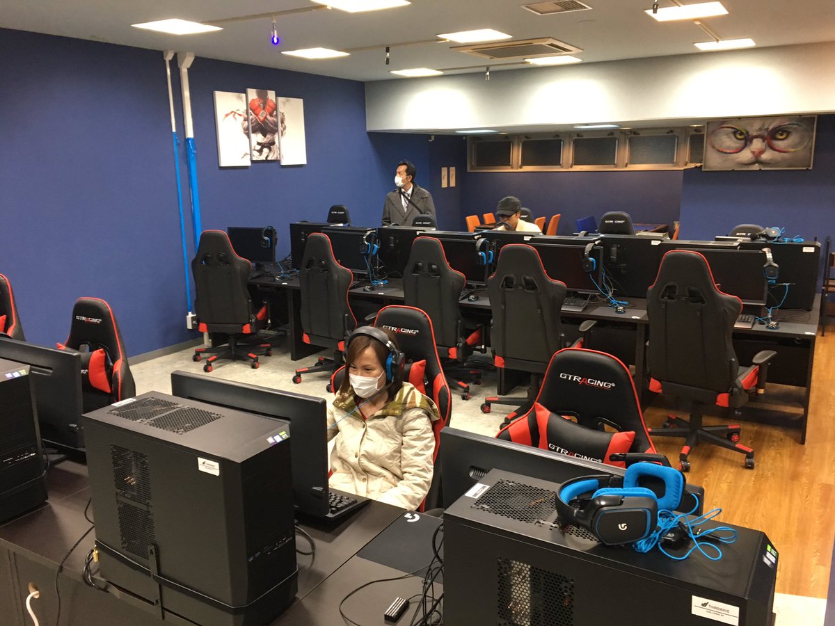 おーラジ 公式 On Twitter ３月22日の ｋｉｄのなんでも相談室 では ４月１日にオープンする Eスポーツカフェ Fighters の詳しい情報をお届けしました オーナーさんのご好意で ちょっとだけ中を拝見 コックピットみたいなイスと 最新のパソコンたち
