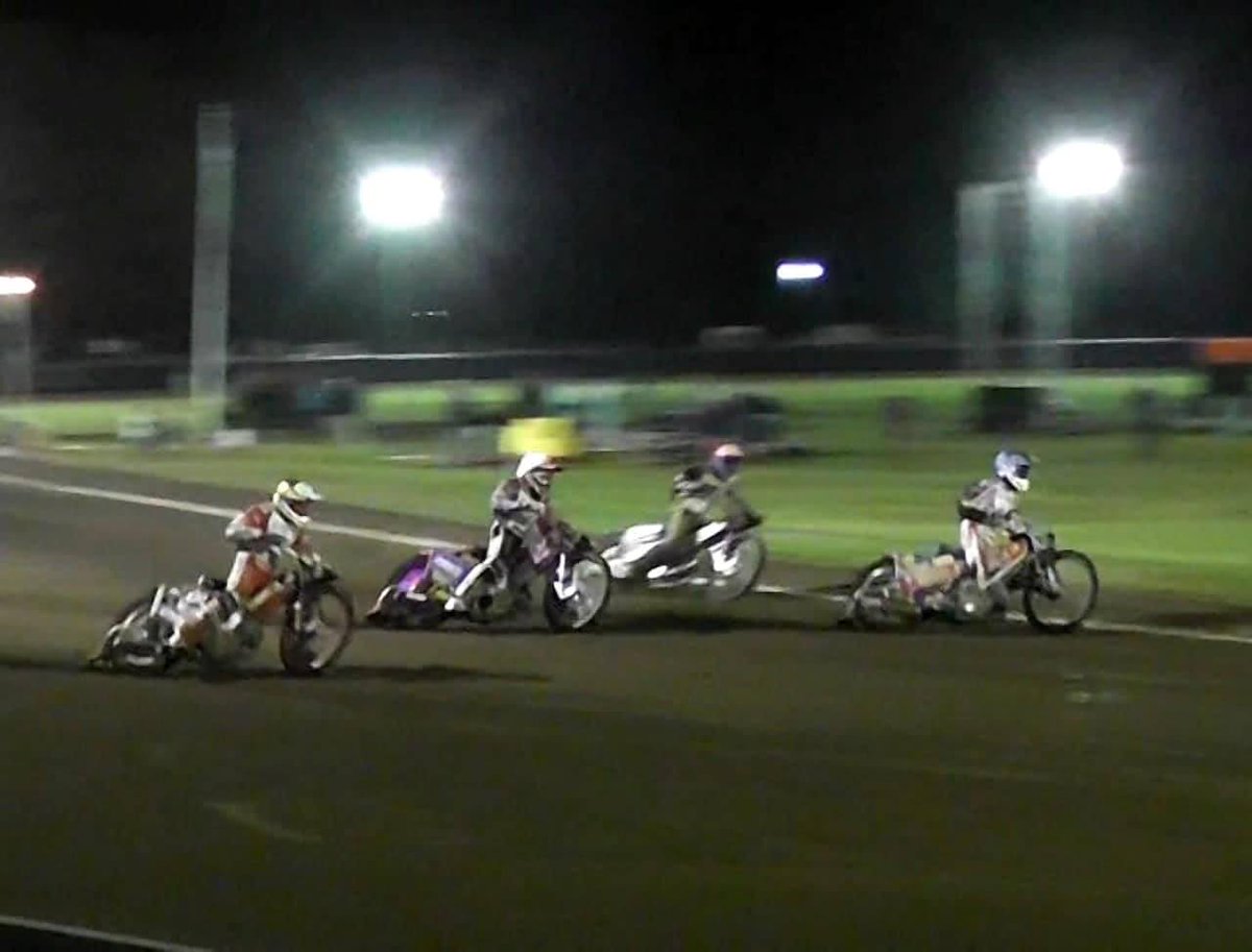 El sábado a las 21.30hs nos vemos en <a href="/elgarage_tv/">El Garage Tv</a> 
Te mostramos la 1º Fecha de #Quadcross ATV Series en Villa Gesell 
Además la 1º Fecha de #SpeedwayInvernal en Carlos Casares 
Con <a href="/abelumartinez/">Belén Martínez</a> Y <a href="/GustavoCrespoOk/">Gustavo Crespo Sports</a>