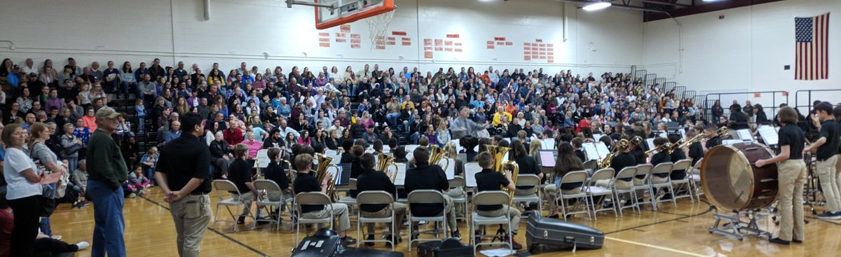 edisonbombersCT's tweet photo. Always impressed by our 6th grade band.  Incredible job tonight! #mac185 https://t.co/g823noGfQd