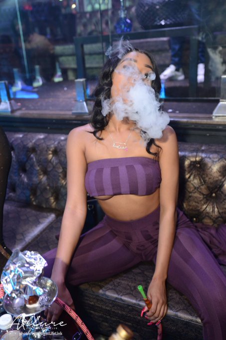 Watch lovechade🇻🇮's leaked NSFW photo on TwXstars