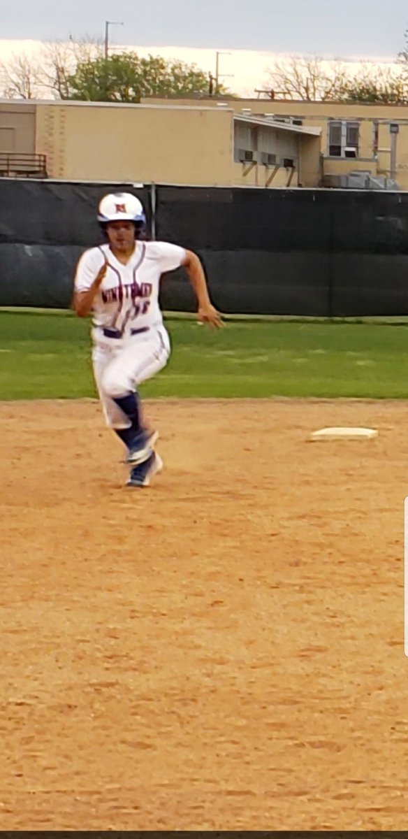 EISDMemorialHS's tweet photo. #basestolen #textbook #waytogo #wintheday #MHSOneTeam https://t.co/FjXQs9atWo
