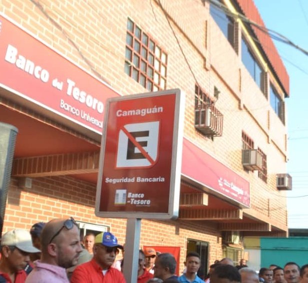 josemvasquez's tweet photo. ¡INAUGURADA! Nueva agencia del Banco del Tesoro en el municipio Esteros de Camaguán. El desarrollo económico y equilibrado en nuestro estado está garantizado.

#EnCuerpoYAlmaPorGuarico

.@NicolasMaduro .@bcodeltesoro .@EneidaLayaPsuv https://t.co/yLrmf2GpTP