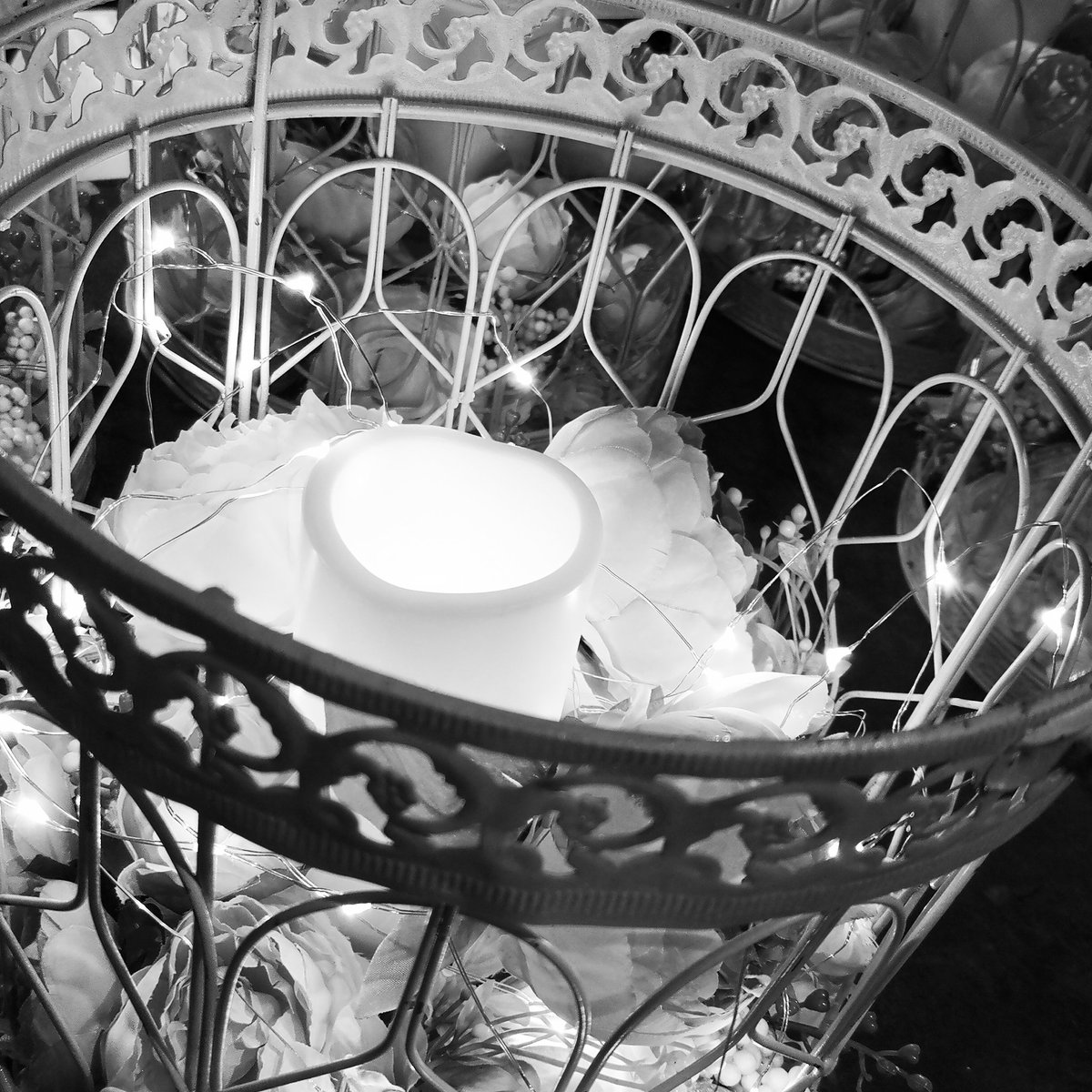 moorswedding's tweet photo. I can't wait until tomorrow/today when I can reveal the beautiful colours of the wedding #stunning #cantwait #newmrandmrs https://t.co/Y6GkBmREHg